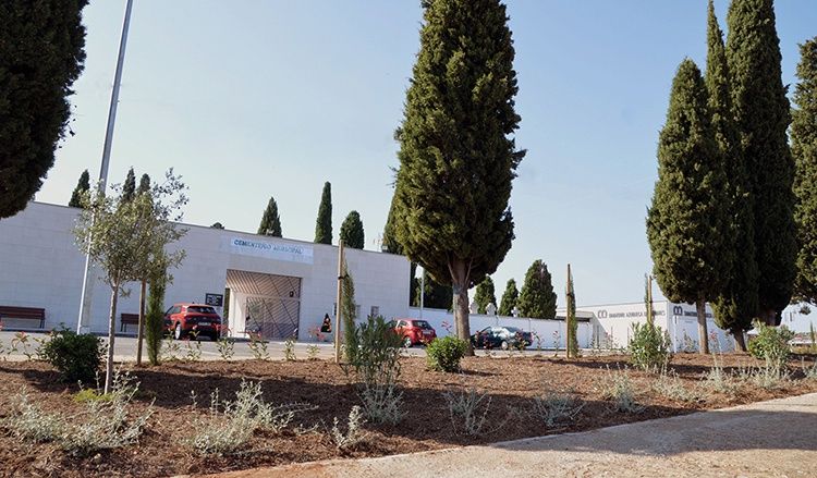 IU Azuqueca consigue reducir una de las tasas por servicios en el cementerio municipal