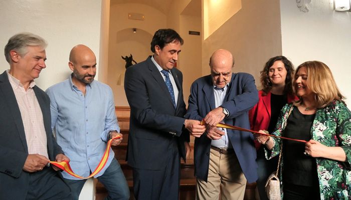 La exposición homenaje a Pedro Mercedes ‘Moldeados en Tierra’ concluye con 12.000 visitantes