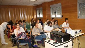 Los alumnos del módulo de prácticas de Técnicos de Cuidados de Enfermería del IES “Lorenzo Hervás y Panduro”   participan en un curso de reanimación cardiopulmonar