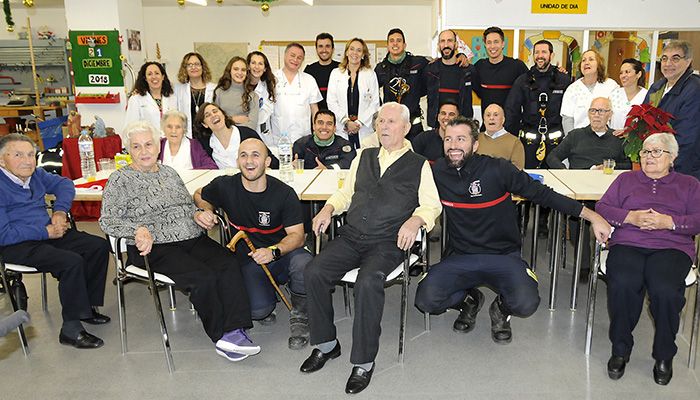 Los bomberos de Guadalajara no faltan a su cita navideña con el Hospital Universitario de Guadalajara