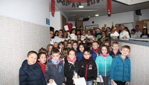 Los niños del Colegio “Fuente del Oro” hacen llegar sus felicitaciones navideñas a los profesionales del Hospital Virgen de la Luz de Cuenca 2 Los niños del Colegio “Fuente del Oro” hacen llegar sus felicitaciones navideñas a los profesionales del Hospital Virgen de la Luz de Cuenca