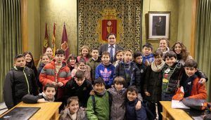 Mariscal recibe a un grupo de alumnos del CEIP San Fernando