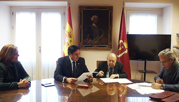 Mariscal y Torner sellan ante notario la donación de 88 obras del artista al Ayuntamiento de Cuenca
