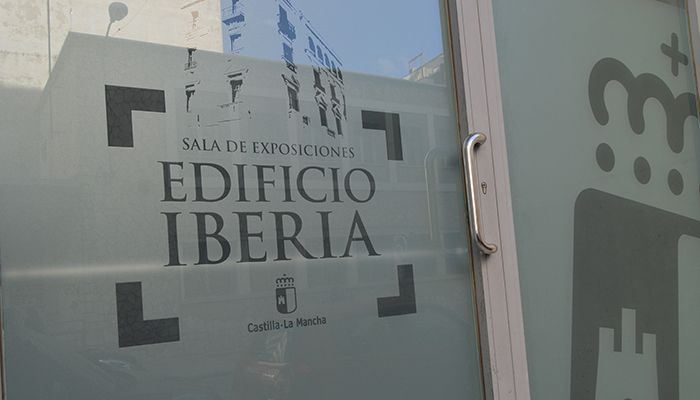 Más de 4.000 personas han pasado por la sala de exposición del Edificio Iberia desde que el Gobierno regional la reabrió al público
