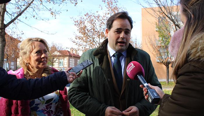 Núñez se compromete a rebajar la presión fiscal a las empresas y a simplificar la burocracia para que Castilla-La Mancha pueda competir en igualdad de condiciones con otras regiones