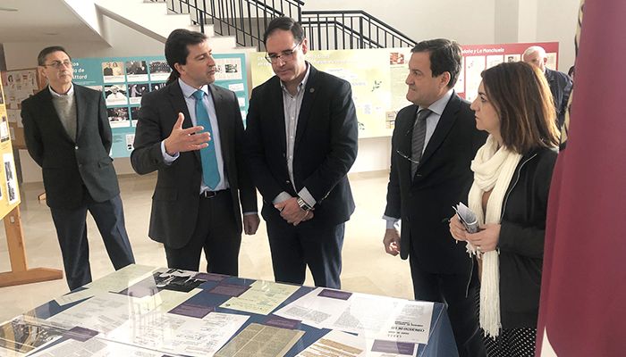 Prieto felicita al Ayuntamiento de Ledaña por celebrar los 40 años de la Constitución realzando la figura de Emilio Attard