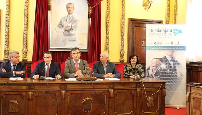 Román recibe a un grupo de inversores dentro del proyecto “Guadalajara empresarial”