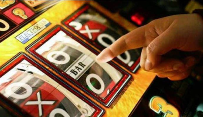 Un hombre encapuchado atraca una sala de juegos de Guadalajara