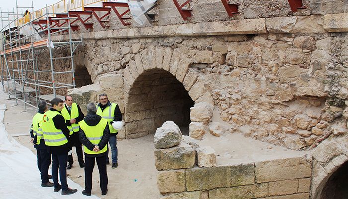 Alberto Rojo muestra su satisfacción con el desarrollo de la obra de rehabilitación que el Gobierno regional está realizando en el Puente Árabe de Guadalajara