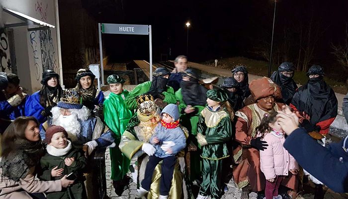 Alegre y concurrida visita de los Reyes Magos a Huete