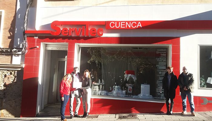 Asociación del Comercio de Cuenca y Ayuntamiento premian al escaparate ganador del concurso de Navidad