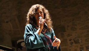 Carmen París emociona a Sigüenza con su Jota universal