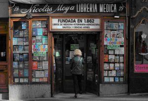 Cierra la librería médica de Nicolás Moya, germen de la Casa de Guadalajara en Madrid