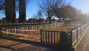 El Ayuntamiento de Cabanillas instala nuevos juegos infantiles inclusivos en el “Parque del Soti”