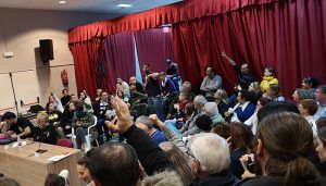 El equipo de Gobierno de Villanueva de la Torre responde durante casi hora y media a las preguntas de los vecinos sobre el Centro de Acogida de Menores