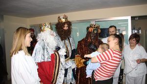 El Hospital Virgen de la Luz de Cuenca recibe un año más a los Reyes Magos de Oriente repartiendo regalos e ilusión 2 El Hospital Virgen de la Luz de Cuenca recibe un año más a los Reyes Magos de Oriente repartiendo regalos e ilusión