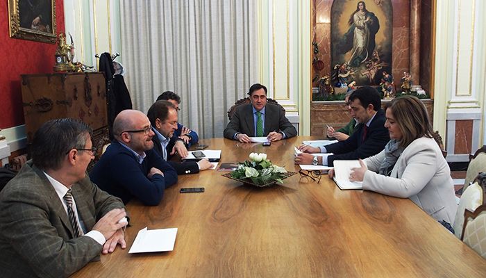 El nuevo servicio de mantenimiento y limpieza de parques y jardines aumenta en Cuenca un 15% la superficie atendida