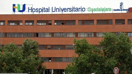 El PP se hace eco de la desesperación entre los pacientes en el Hospital de Guadalajara horas esperando para que les ‘den cama’