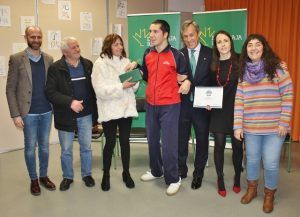 La Fundación Eurocaja Rural entrega el premio ‘Tiempo de Navidad’ a un alumno del ‘CEE BIOS’ de Talavera