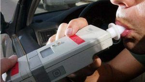 La Guardia Civil de Cuenca investiga al conductor de un camión, gracias al aviso de su hijo de 15 años, por conducir superando casi seis veces la tasa de alcohol establecida 2 La Guardia Civil de Cuenca investiga al conductor de un camión, gracias al aviso de su hijo de 15 años, por conducir superando casi seis veces la tasa de alcohol establecida