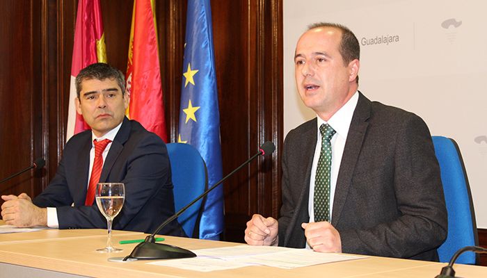 La Junta facilitará la contratación de 247 personas de la provincia de Guadalajara a través del programa de Recualificación Profesional y del Garantía +55