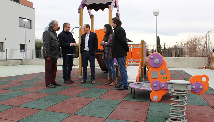 La Junta subvenciona el acondicionamiento del patio del centro para personas con autismo de APANAG, donde además tiene concertadas dos aulas TEA