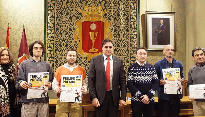 Mariscal entrega los premios a los ganadores del I Concurso de Pintura Mural y Grafiti