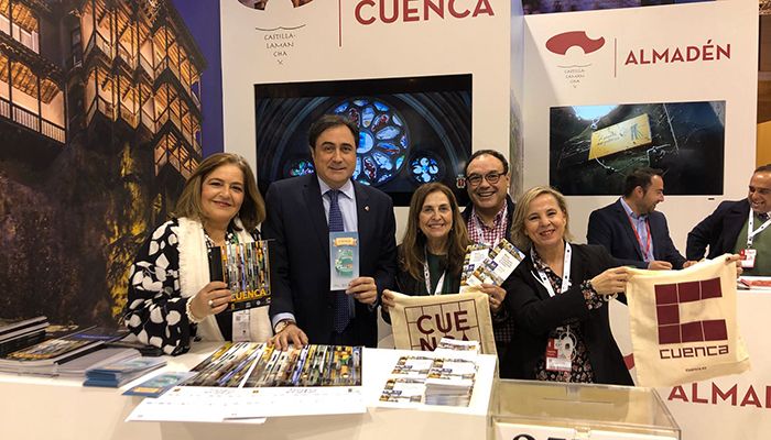 Mariscal y Segarra visitan el stand de Cuenca en la jornada de inauguración de FITUR 2019