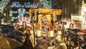 Ocho vistosas carrozas, más de 350 figurantes, cien animales, música y bailes, acompañarán a Melchor, Gaspar y Baltasar en la tradicional Cabalgata de Reyes de Guadalajara