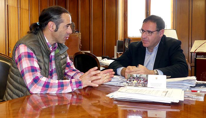 Prieto desea mucha suerte a Pedro Cifuentes en su tercer intento de realizar la travesía en solitario del Fitz Roy