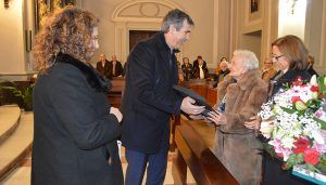 Román felicita a una vecina de Guadalajara en su cien cumpleaños