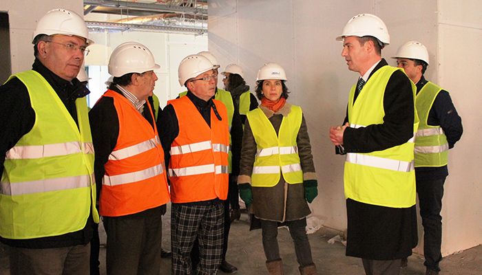 Alberto Rojo muestra a las asociaciones sanitarias los avances de las obras del Hospital de Guadalajara, a las que el Gobierno regional ha destinado ya 31 millones de euros