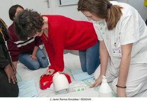 Alumnos de TCAE y de Auxiliar Administrativo del EFA El Llano se forman en técnicas de reanimación cardiopulmonar