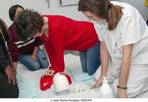 Alumnos de TCAE y de Auxiliar Administrativo del EFA El Llano se forman en técnicas de reanimación cardiopulmonar 3 Alumnos de TCAE y de Auxiliar Administrativo del EFA El Llano se forman en técnicas de reanimación cardiopulmonar