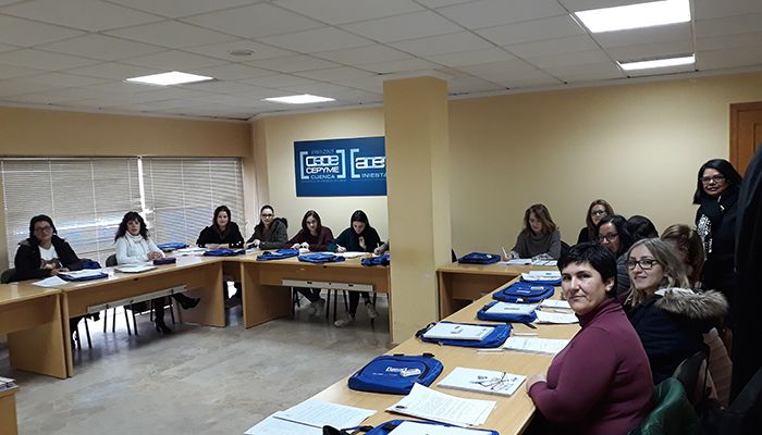 CEOE-Cepyme Cuenca y ACEM imparten en Iniesta un curso sobre atención sociosanitaria