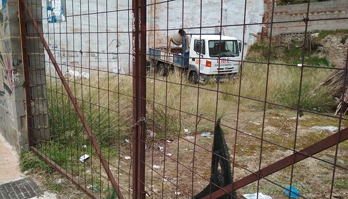 Cs Cuenca insiste en forzar la limpieza de los solares abandonados para mejorar la imagen de degradación de muchos barrios