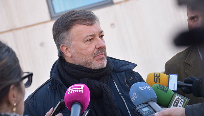 Dolz se compromete a instalar puntos de recarga para impulsar el uso del coche eléctrico en Cuenca