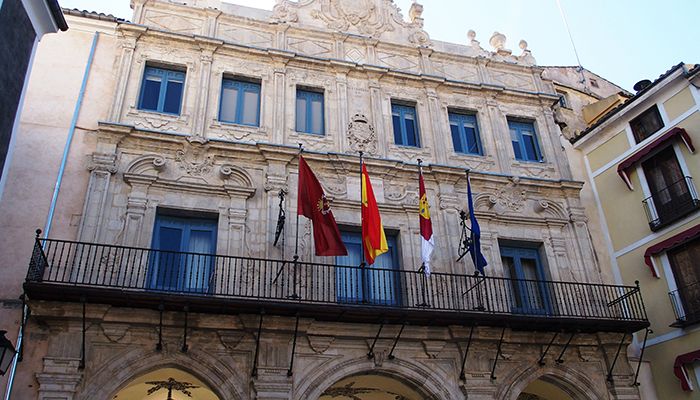 El Ayuntamiento de Cuenca repartirá 30.000 folletos con el calendario y toda la información fiscal del contribuyente