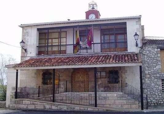 El Ayuntamiento de Villanueva de Alcorón denuncia el futuro cierre de la farmacia y reclama al Gobierno de Page medidas inmediatas para evitarlo