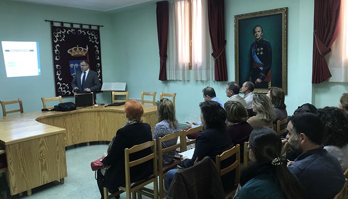 El Gobierno regional se reúne con alcaldes de Cuenca para difundir las nuevas medidas urbanísticas en los pequeños municipios