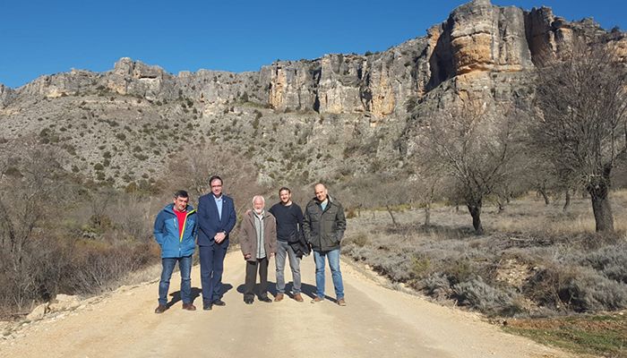 El Gobierno regional y la Diputación de Cuenca invierten 148.000 euros en acondicionar seis caminos rurales en cuatro localidades