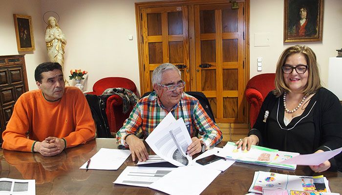 El jurado del VI Concurso de Dibujo Abstracto de Cuenca se reúne para elegir a los ganadores