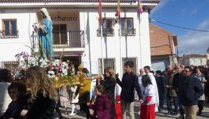 José Manuel Latre acompaña a los vecinos de Pioz en su fiesta de la Virgen de la Candelaria