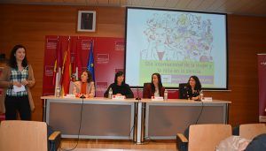 La científica Mara Dierssen explica en la UCLM cómo interpretar la actividad bioeléctrica del cerebro