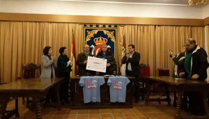 La ciudad de Huete entrega 10.906,40 euros a la lucha contra el cáncer