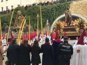 La V. H. de Jesús entrando en Jerusalén aprueba cambiar su sede canónica de Santa Ana a El Salvador