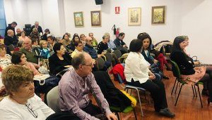 Luz Moya asiste a la charla informativa sobre Esclerosis Múltiple organizada por Ademcu