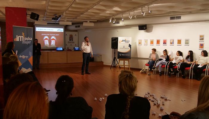 Más de 50 mujeres asisten al primer taller del programa Impulsa Mujer de la Diputación de Guadalajara