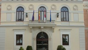 Más de un centenar de escolares de Villanueva de la Torre visitan el Palacio Provincial