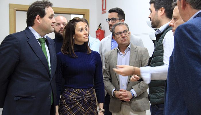 Núñez apuesta por bajar impuestos, eliminar trabas burocráticas y adaptar la legislación para mejorar el día a día de los jóvenes empresarios de la región